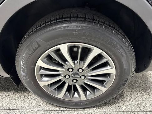 Used 2023 Lincoln Nautilus AWD w/ Premium Package image 16