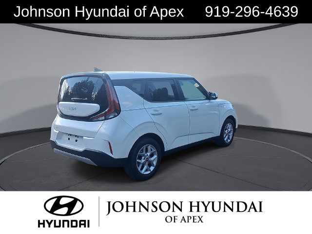 Used 2023 Kia Soul LX w/ LX Technology Package FWD image 9