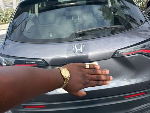 Used 2023 Honda HR-V LX image 3