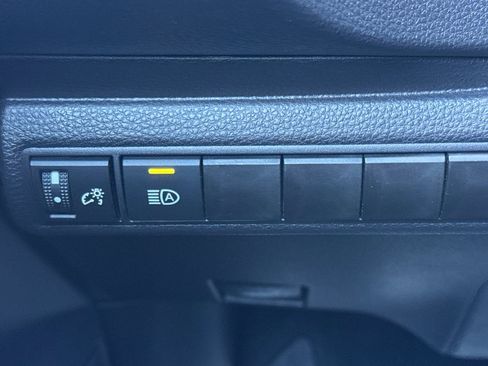 Certified 2025 Toyota Corolla SE image 33