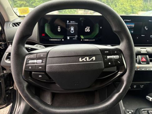 Used 2025 Kia K4 FWD image 26