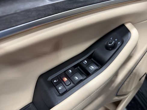 Used 2024 Jeep Grand Cherokee Limited w/ Luxury Tech Group II image 22