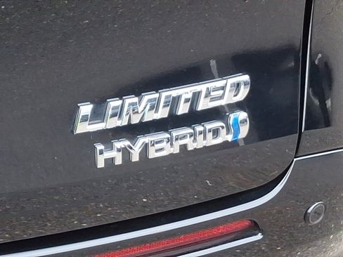 Certified 2024 Toyota Sienna Limited image 36