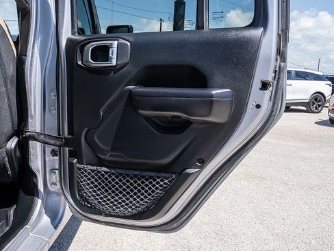 Used 2018 Jeep Wrangler Unlimited Sport S AWD/4WD image 14