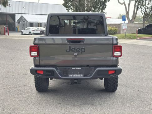 Used 2022 Jeep Gladiator Sport image 5
