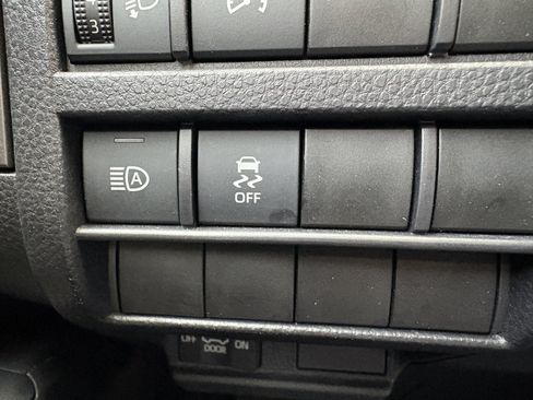 Used 2024 Toyota Tacoma TRD Off-Road AWD/4WD image 19