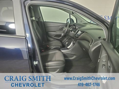 Used 2022 Chevrolet Trax LT w/ LT Convenience Package AWD/4WD image 16