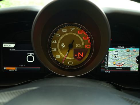 Used 2020 Ferrari F8 Tributo image 18