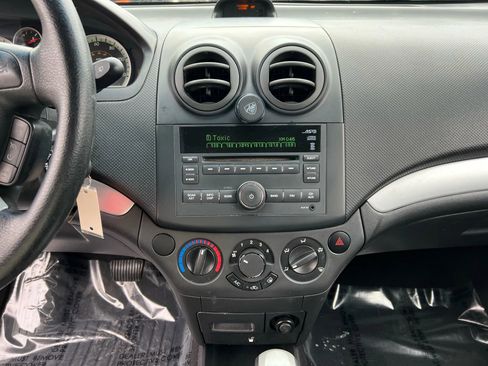 Used 2011 Chevrolet Aveo5 LT w/ Power and Convenience Package image 12