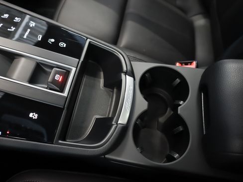 Certified 2026 Porsche Macan AWD/4WD image 16