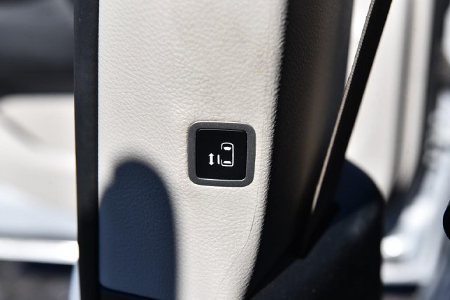 Used 2024 Chrysler Pacifica Touring-L FWD image 24