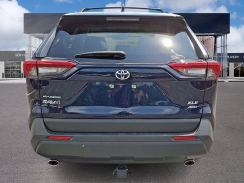Used 2021 Toyota RAV4 XLE Premium AWD/4WD image 5