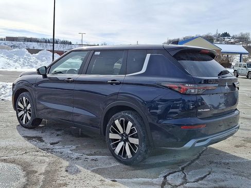 New 2026 Mitsubishi Outlander SE image 3