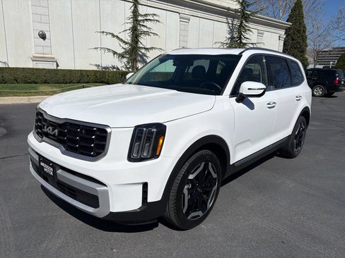Used 2025 Kia Telluride S image 3