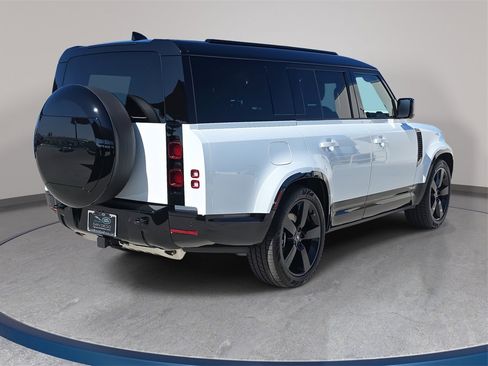New 2025 Land Rover Defender 130 X-Dynamic SE image 5