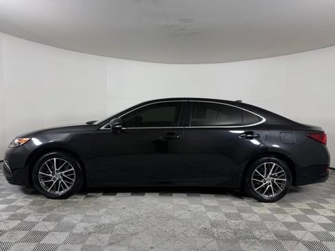 Used 2018 Lexus ES 350 w/ Luxury Package w/Wood Trim FWD image 3