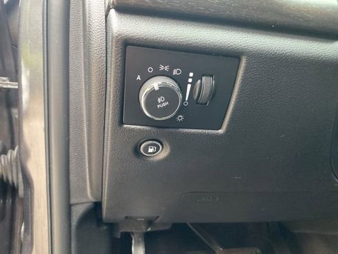 Used 2017 Jeep Grand Cherokee Altitude RWD image 17