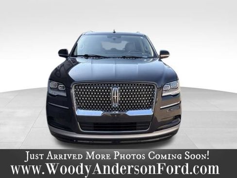 Used 2022 Lincoln Navigator Reserve AWD/4WD image 3