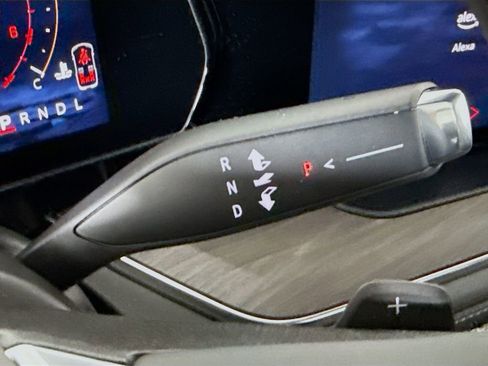 Used 2025 Chevrolet Tahoe LT w/ Comfort Package image 17