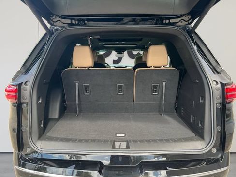 Certified 2023 Chevrolet Traverse Premier FWD image 19
