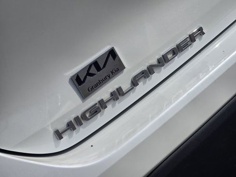 Used 2021 Toyota Highlander LE image 10