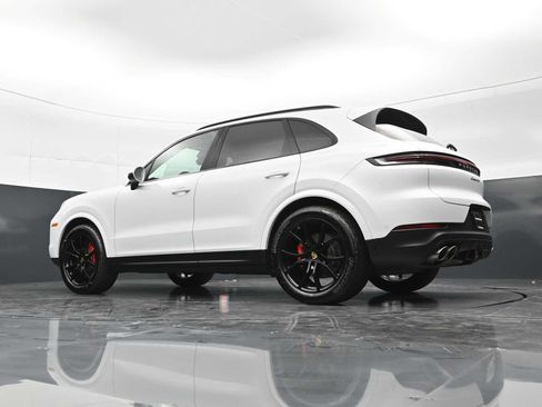 Certified 2024 Porsche Cayenne S AWD/4WD image 40