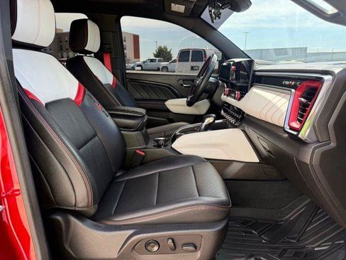 Used 2024 GMC Canyon AT4X AWD/4WD image 3