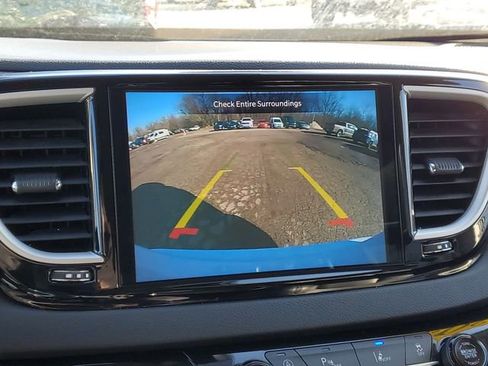 Used 2023 Chrysler Pacifica Touring-L image 24