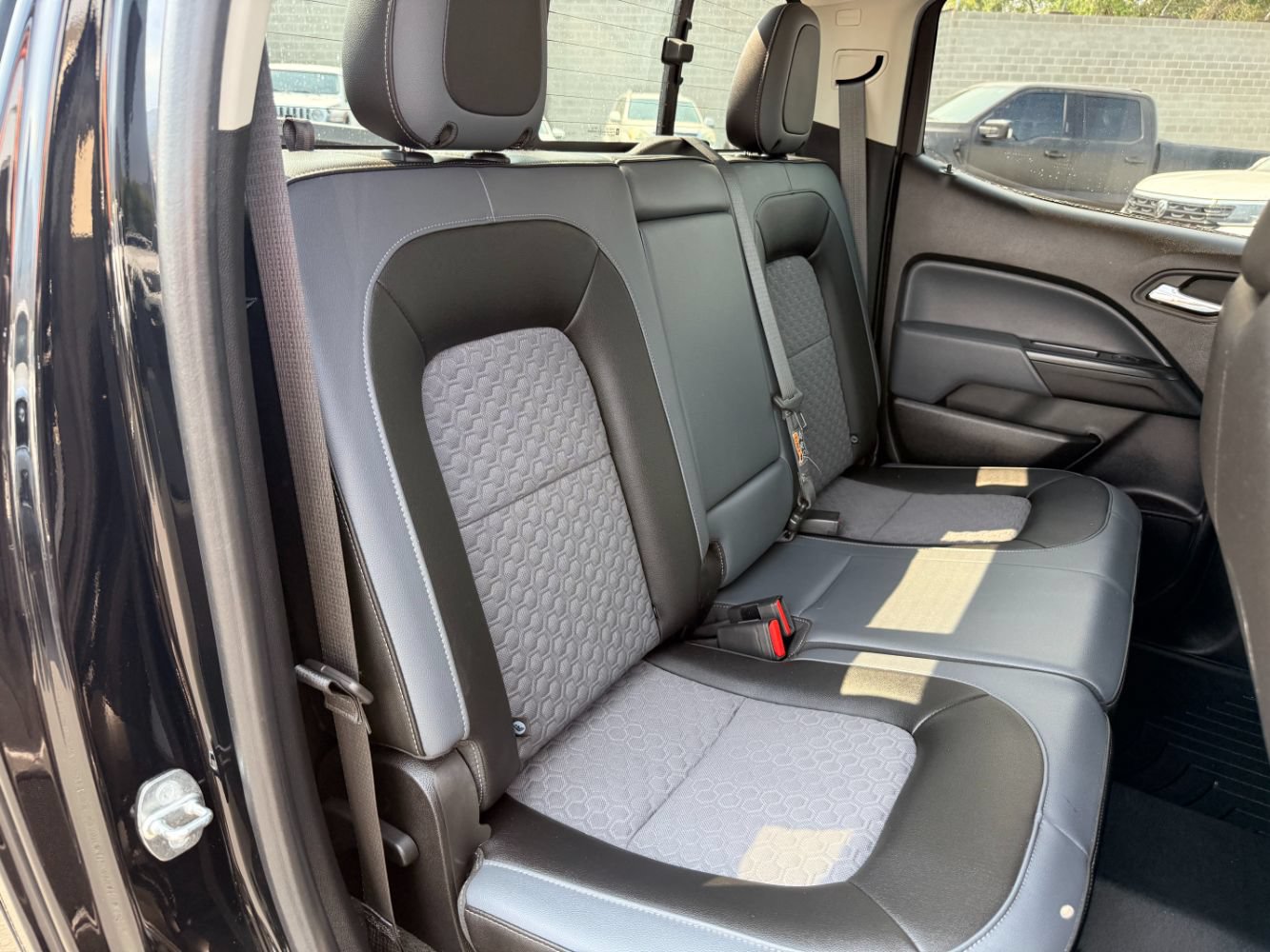 Used 2017 Chevrolet Colorado Z71 AWD/4WD image 25