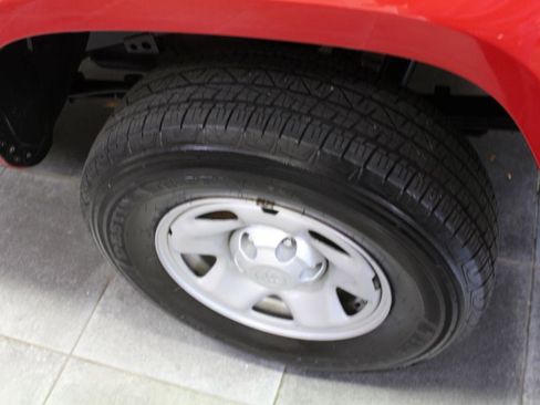 Used 2022 Toyota Tacoma SR w/ SR Convenience Package AWD/4WD image 28