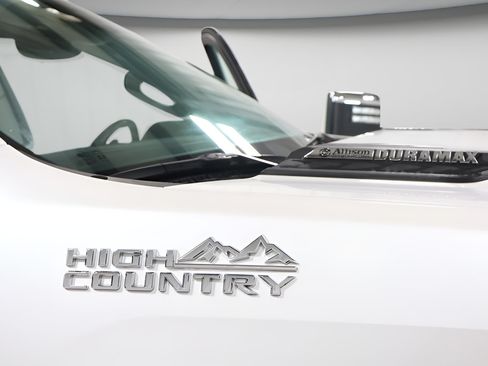 Used 2024 Chevrolet Silverado 2500 High Country w/ High Country Premium Package AWD/4WD image 32