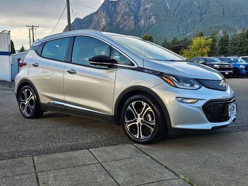 Used 2020 Chevrolet Bolt Premier w/ Infotainment Package FWD image 3