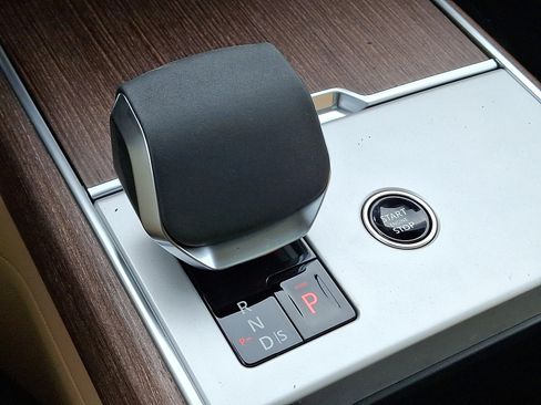 New 2026 Land Rover Range Rover SE image 13