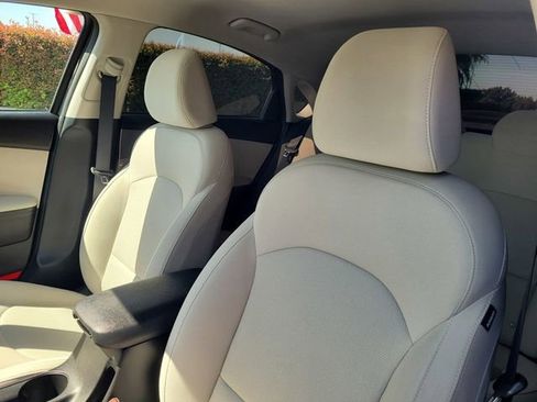 Used 2022 Kia Forte LXS image 11