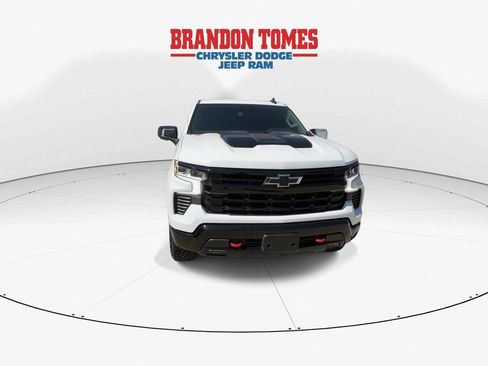 Used 2024 Chevrolet Silverado 1500 LT Trail Boss w/ LT Trail Boss Premium Package AWD/4WD image 3