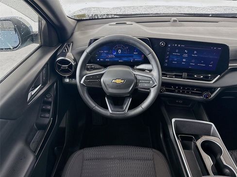 Used 2025 Chevrolet Equinox LT w/ Safety and Technology Package image 23