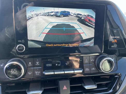 Used 2023 Toyota Highlander L image 24