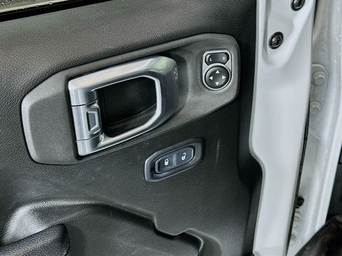 Used 2023 Jeep Wrangler Unlimited w/ Convenience Group AWD/4WD image 15
