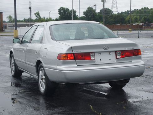 Used 2001 Toyota Camry XLE FWD image 11