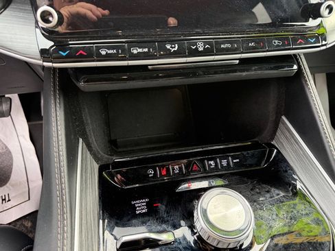 Used 2024 Jeep Wagoneer L Series II w/ Flexible Seating Group image 20