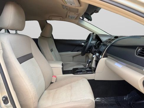Used 2014 Toyota Camry LE FWD image 35