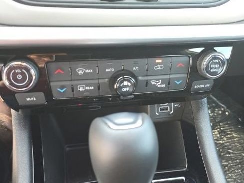 Used 2026 Jeep Compass Limited AWD/4WD image 19