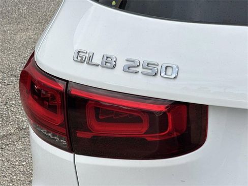 Used 2023 Mercedes-Benz GLB 250 image 30