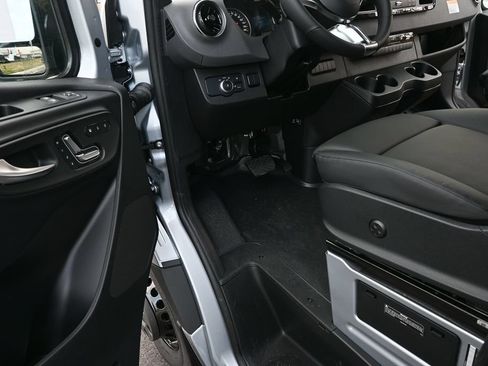 Used 2026 Mercedes-Benz Sprinter 3500 image 7