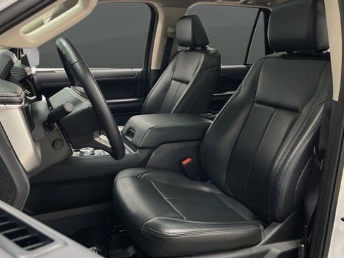 Used 2024 Ford Expedition XLT AWD/4WD image 10