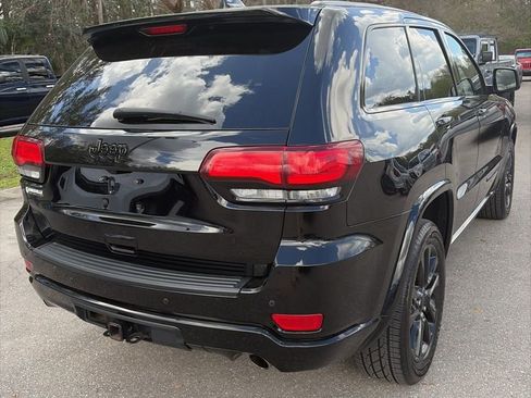 Used 2022 Jeep Grand Cherokee Laredo X image 4