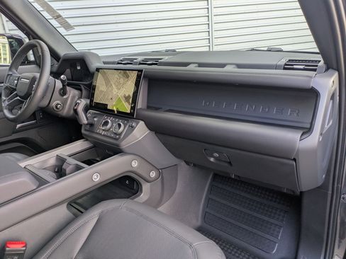 Used 2026 Land Rover Defender 130 S image 34