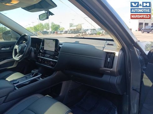 Used 2023 Nissan Pathfinder Platinum AWD/4WD image 12