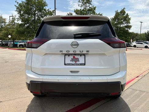 Used 2025 Nissan Rogue SV FWD image 7