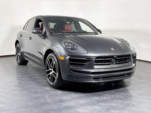 Certified 2025 Porsche Macan AWD/4WD image 9